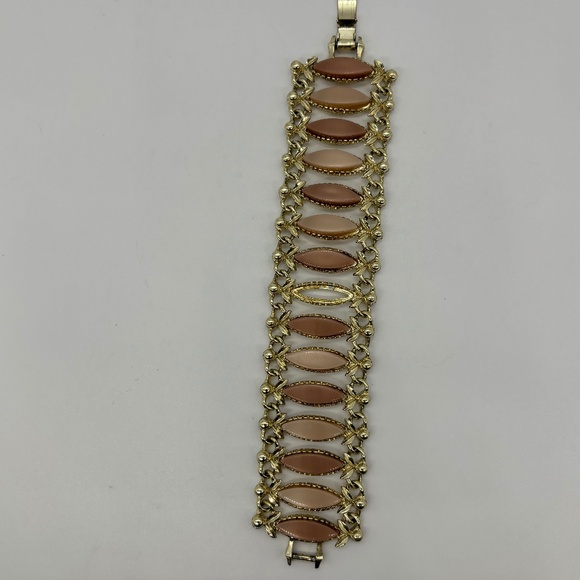 Vintage Lucite Peach & Tan Hanging Elements Gold-Tone Necklace Matching Bracelet - Picture 10 of 11